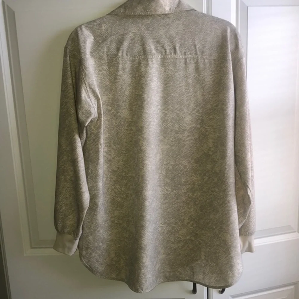 Athleta Zuma Print Top Blouse‎ V- Neck Small  Green
